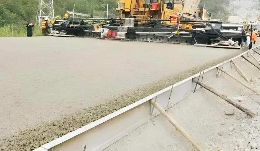 道路水穩層攤鋪的4種工藝及適用范圍
