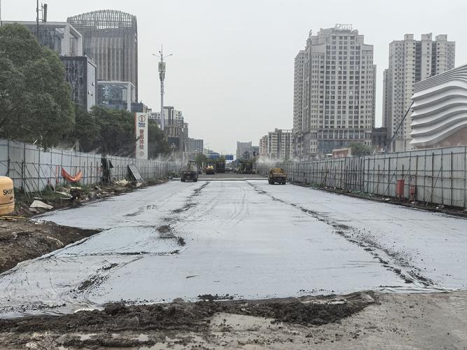 國展路今起鋪水穩,計劃15日恢復東半幅通行